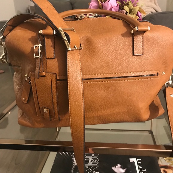 ✨✨✨Valentino Studded Bag✨✨✨ 100% Authentic - Picture 3 of 8